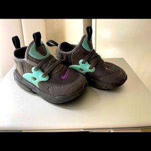 Nike Toddler Size 8C Sneakers